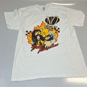 Spencer’s No Doubt white shirt J15